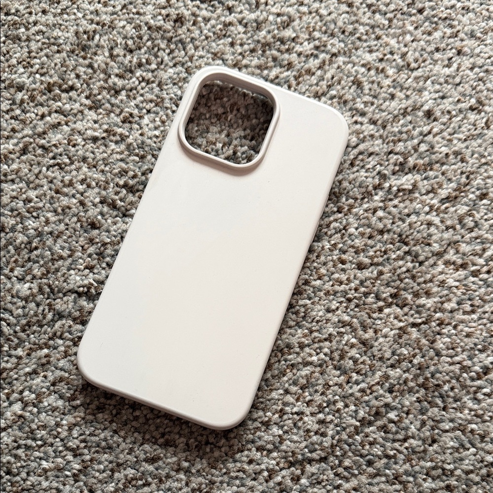 Sleek Silicone Beige Phone Case iPhone 14 Pro Max